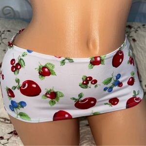 Exotic mini skirt 🍒❤️💚💙